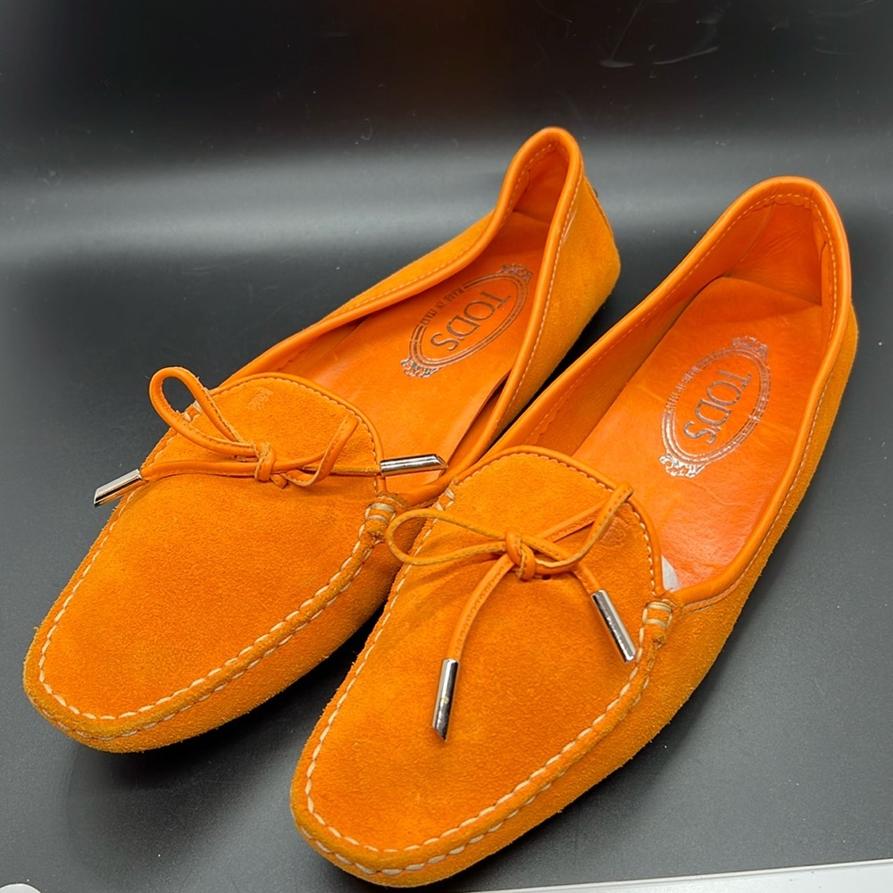 Like new women's Tod's Gommino driving moccasins in Hermes Orange Suede US9.5